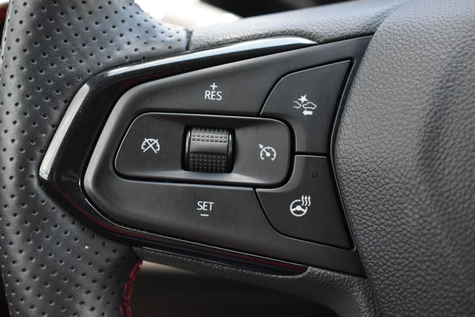 Used 2024 Chevrolet Trax RS w/ Driver Confidence Package FWD image 19