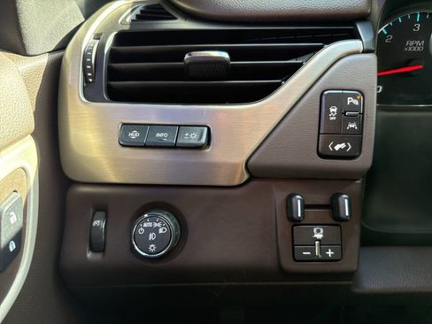 Used 2020 GMC Yukon XL Denali RWD image 40