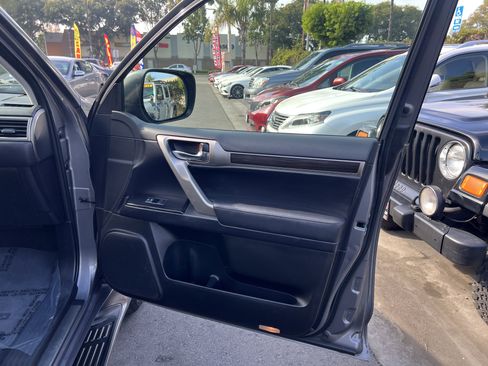Used 2014 Lexus GX 460 image 33