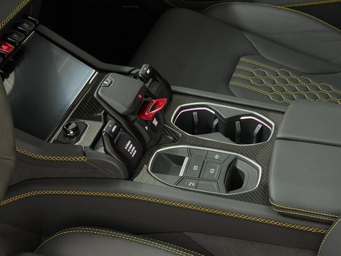 Used 2025 Lamborghini Urus SE AWD/4WD image 35