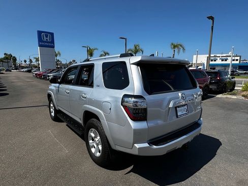 Used 2020 Toyota 4Runner SR5 AWD/4WD image 6