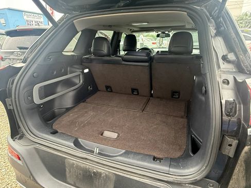 Used 2015 Jeep Cherokee Limited w/ Luxury Group FWD image 10