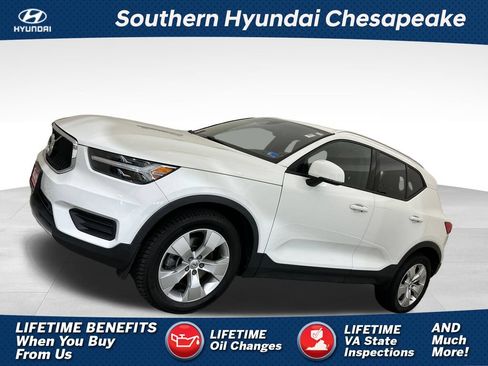 Used 2019 Volvo XC40 T5 Momentum AWD/4WD image 1