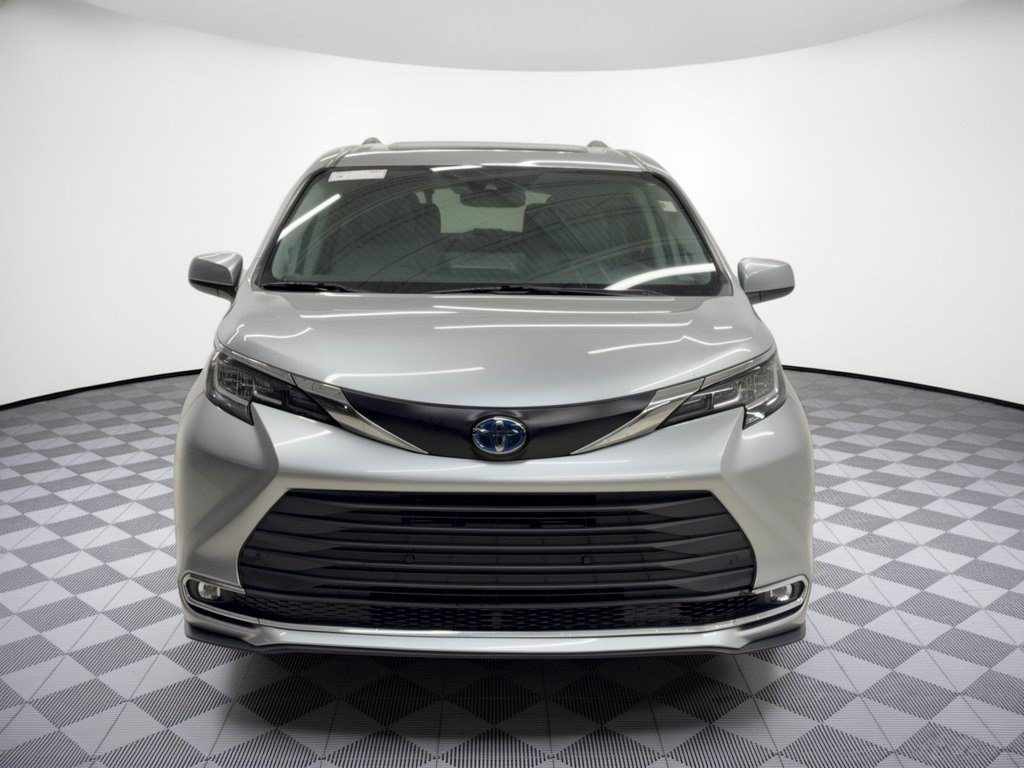 Used 2023 Toyota Sienna XLE w/ XLE Plus Package AWD/4WD image 6