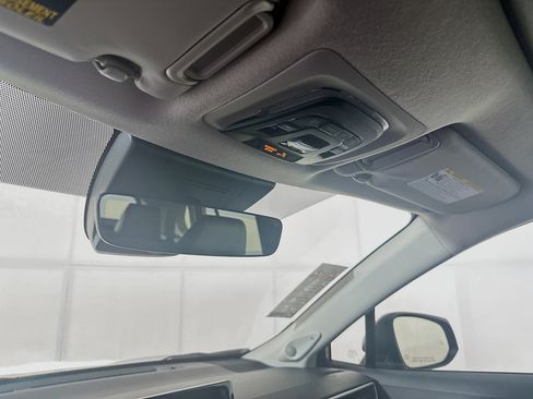 Used 2023 Toyota Corolla Cross XLE w/ Convenience Package FWD image 18