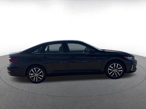 Used 2025 Volkswagen Jetta SE image 16