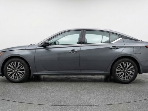 Used 2025 Nissan Altima 2.5 SV image 5