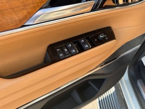 Used 2022 Jeep Grand Wagoneer Series III AWD/4WD image 11