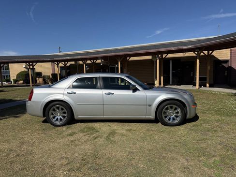 Used 2005 Chrysler 300 C RWD image 6