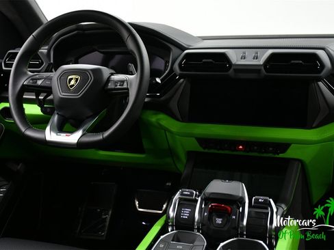 Used 2025 Lamborghini Urus SE image 53