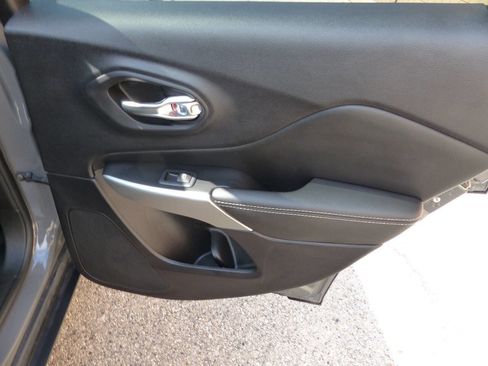 Used 2022 Jeep Cherokee Latitude w/ Sun & Sound Group image 31