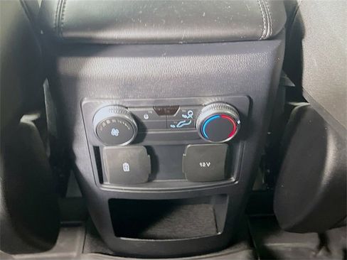 Used 2021 Ford Explorer XLT image 27