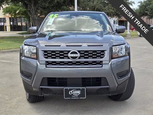 Used 2025 Nissan Frontier SV RWD image 2