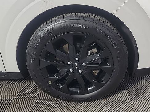 Used 2024 Kia Carnival SX image 3