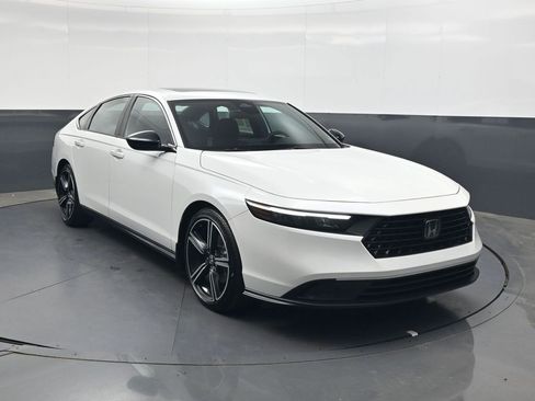 Used 2024 Honda Accord Sport image 2