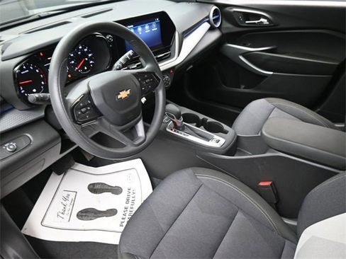 Used 2024 Chevrolet Trax LS w/ LS Convenience Package image 18