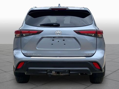 Used 2024 Toyota Highlander XLE AWD/4WD image 5