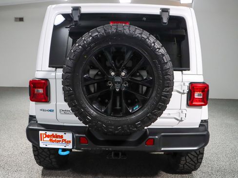 Used 2022 Jeep Wrangler Unlimited Sahara w/ Cold Weather Group image 9