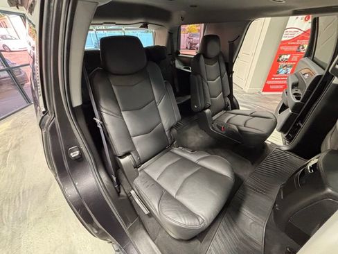 Used 2016 Cadillac Escalade Luxury image 6