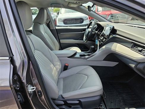Used 2022 Toyota Camry SE image 12