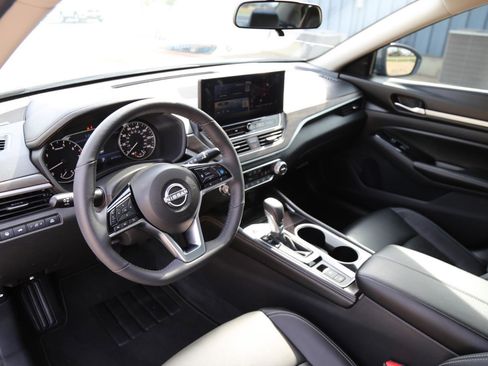 Used 2025 Nissan Altima 2.5 SL FWD image 5
