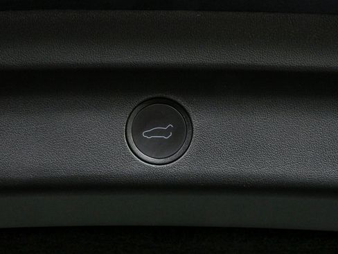 Used 2023 Tesla Model Y Performance AWD/4WD image 31
