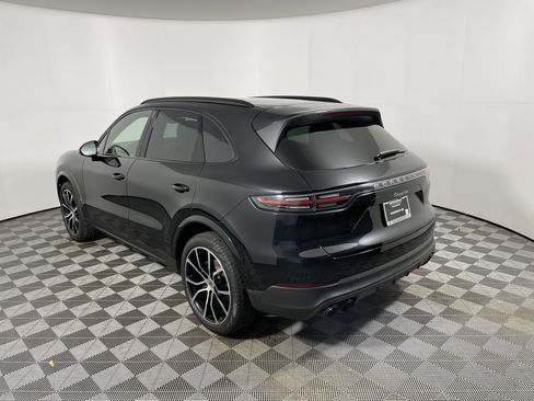 Certified 2023 Porsche Cayenne Platinum Edition image 3