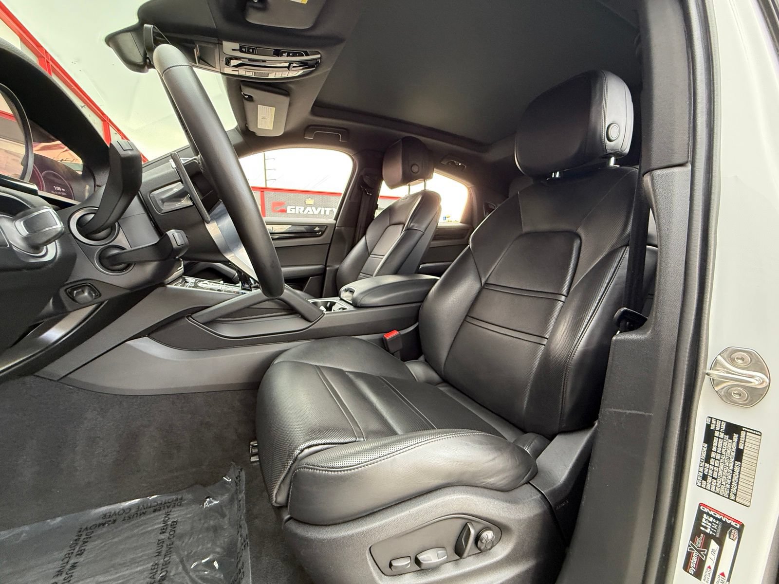 Used 2022 Porsche Cayenne Coupe AWD/4WD image 21