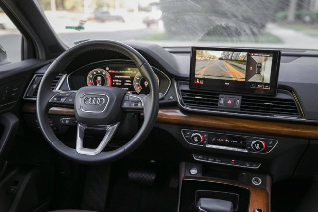 Used 2023 Audi Q5 2.0T Premium Plus w/ Premium Plus Package AWD/4WD image 21