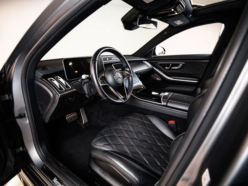 Used 2022 Mercedes-Benz S 580 4MATIC Sedan image 4