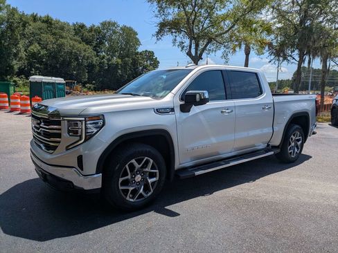 Used 2022 GMC Sierra 1500 SLT w/ SLT Premium Plus Package AWD/4WD image 8