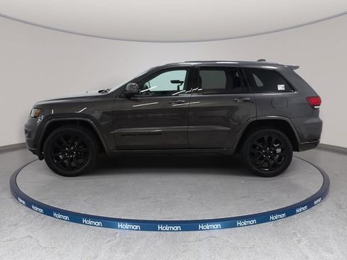 Used 2018 Jeep Grand Cherokee Altitude AWD/4WD image 9