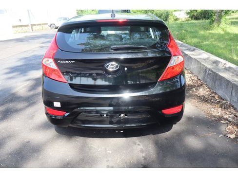 Used 2014 Hyundai Accent SE FWD image 8