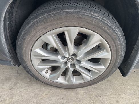 Used 2024 Toyota Highlander Limited image 2