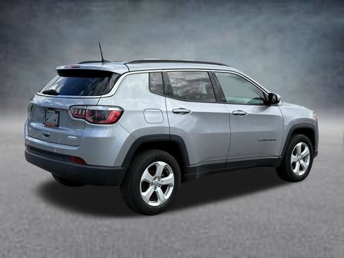 Used 2019 Jeep Compass Latitude w/ Cold Weather Group AWD/4WD image 5