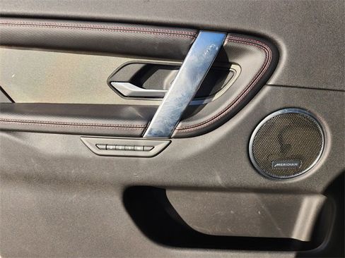 Used 2020 Land Rover Discovery Sport SE R-Dynamic image 21