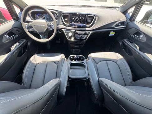 New 2027 Chrysler Pacifica Select FWD image 31