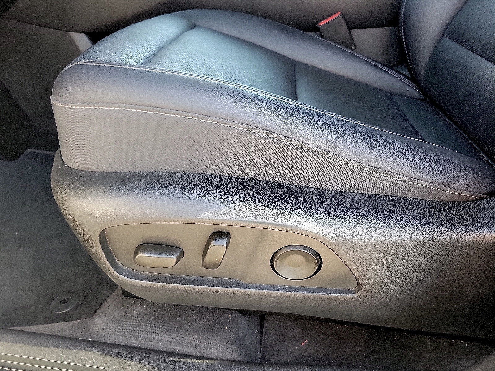 Used 2025 Chevrolet Equinox LT w/ Convenience Package II FWD image 12