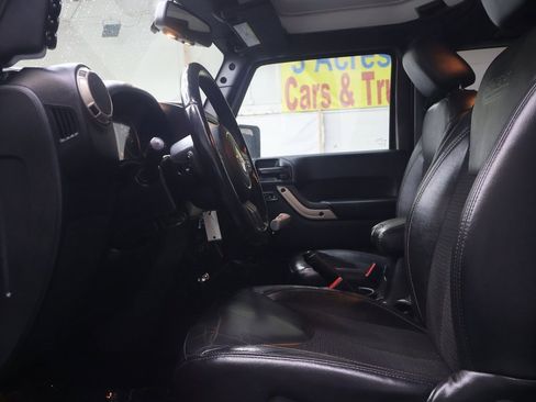 Used 2016 Jeep Wrangler Sahara image 14