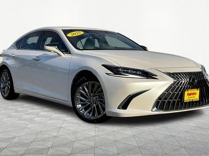 Used 2025 Lexus ES 300h w/ Luxury Package