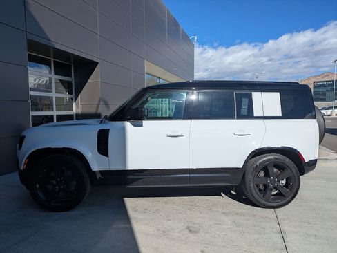 New 2026 Land Rover Defender 110 X-Dynamic SE image 9