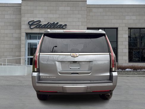 Used 2018 Cadillac Escalade Luxury image 6