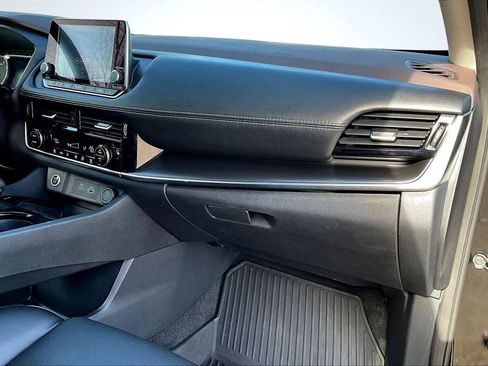 Used 2023 Nissan Rogue SV w/ SV Premium Package image 17