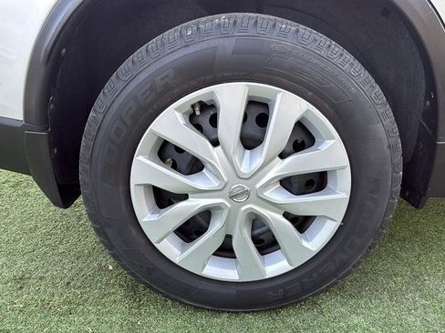 Used 2015 Nissan Rogue S image 45