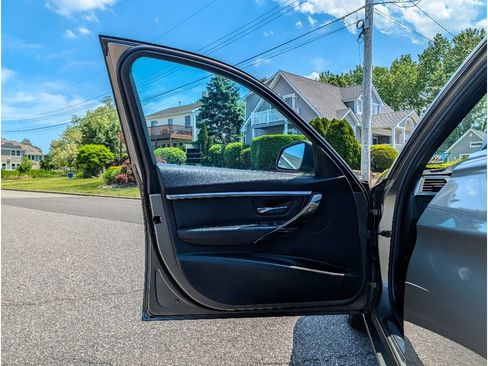 Used 2018 BMW 330i Sedan RWD image 11