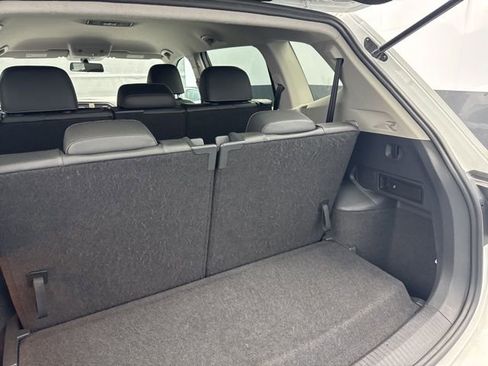 Used 2021 Volkswagen Tiguan SEL image 41