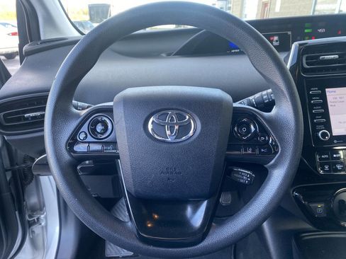 Used 2022 Toyota Prius LE image 18