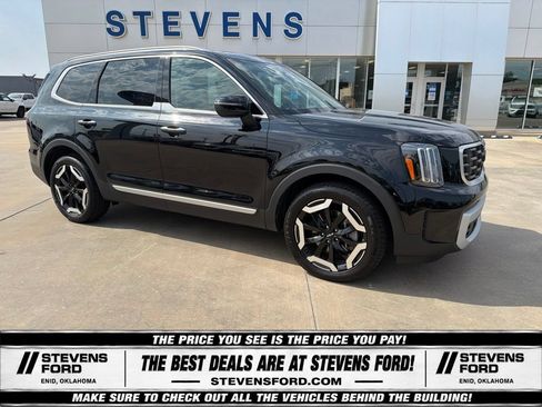 Used 2025 Kia Telluride S FWD image 3