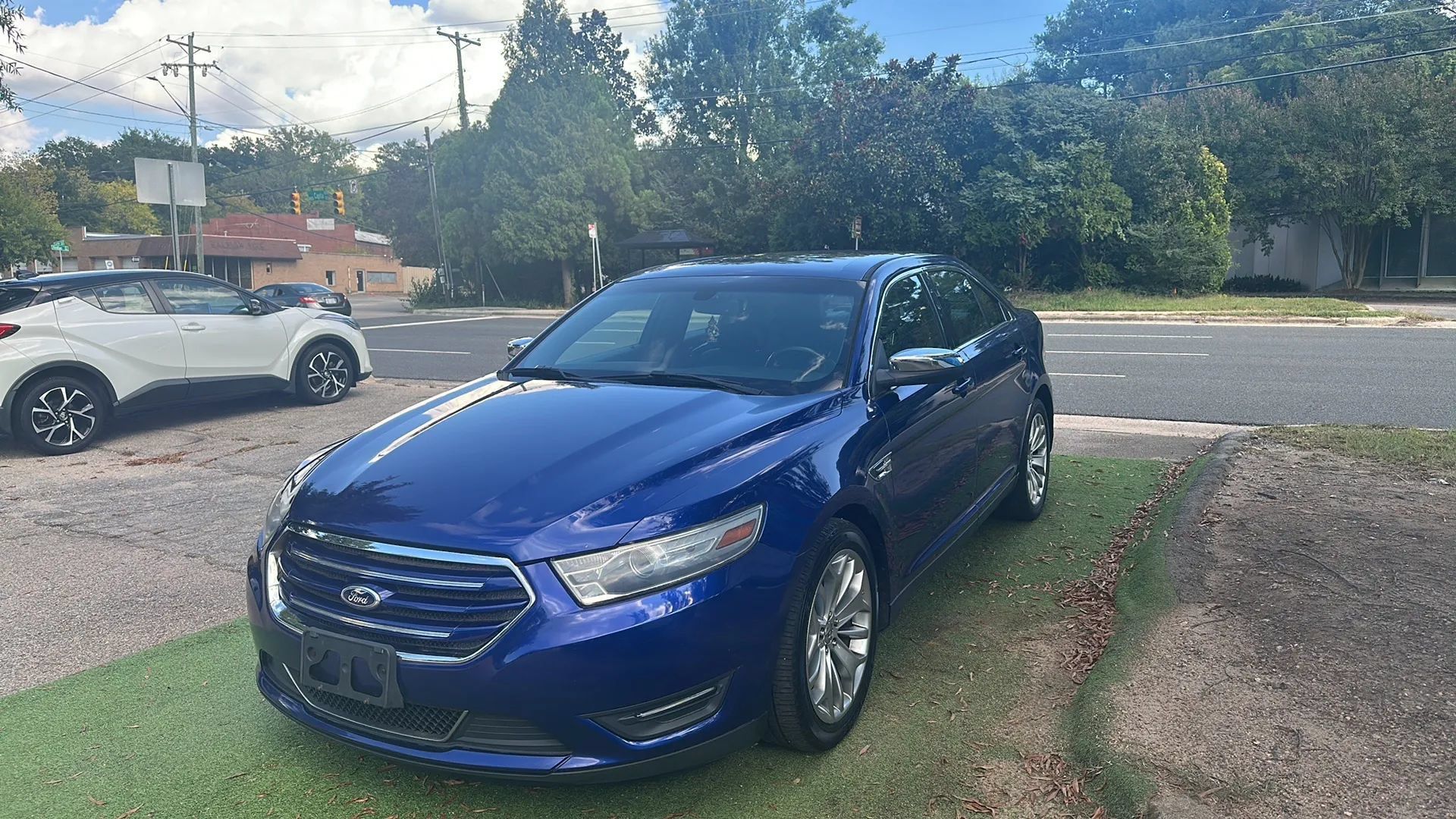 Used 2014 Ford Taurus Limited FWD image 3