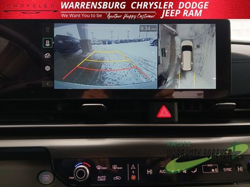 Used 2025 Kia Carnival SX Prestige image 24